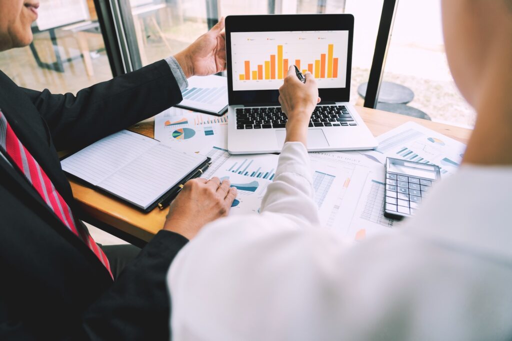 business-professionals-analyzing-charts-on-a-lapto-2026-01-06-00-00-40-utc